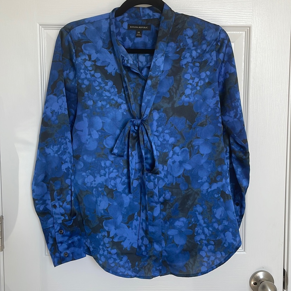 Banana Republic Blue Floral Top, size XS